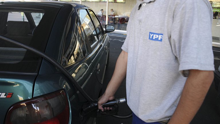Photo of YPF subió los precios de los combustibles un 3,5% en promedio en todo el país