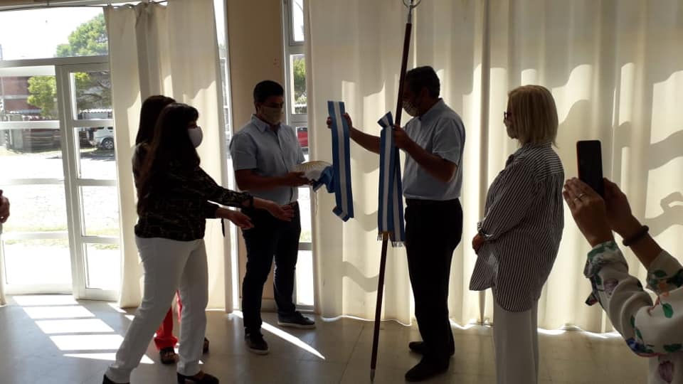 Photo of El Instituto Browniano realizó la entrega de la bandera de ceremonia al Ente Descentralizado