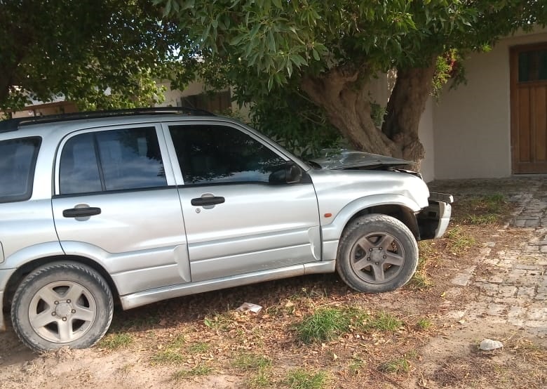 Photo of Una camioneta chocó contra un árbol
