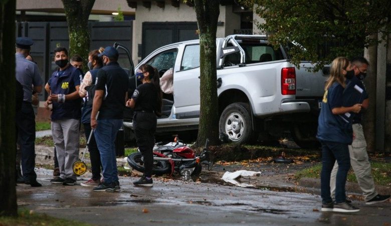 Photo of Rosario: Un conductor persiguió, atropelló a dos ladrones que le habían robado y mató a uno