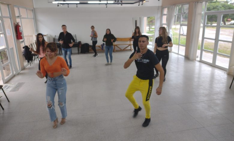 Photo of Taller de salsa y bachata en Claro